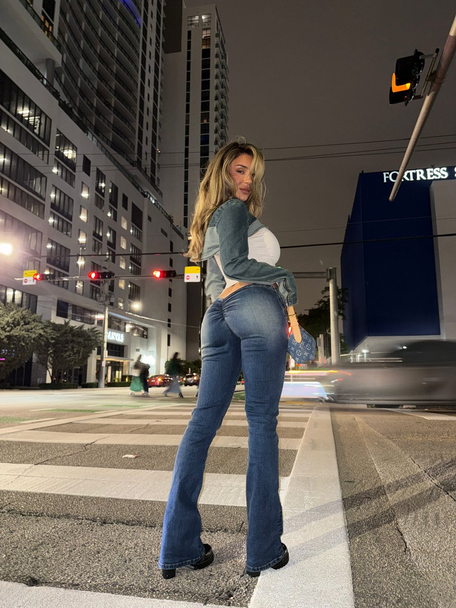 Lauren Blake tweet media