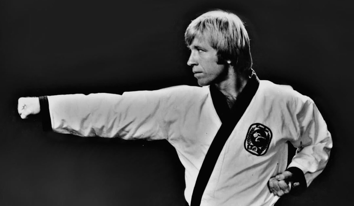 Умер Чак Норрис!

Я считал что уж этот стальной мужик точно  - вечный
Кулак правды, справедливости, кумир детства…

Неповторимый, непобедимый, легенда боевиков 80-90-ых,  наш незабываемый- Крутой Уокер 

Покойся с миром!