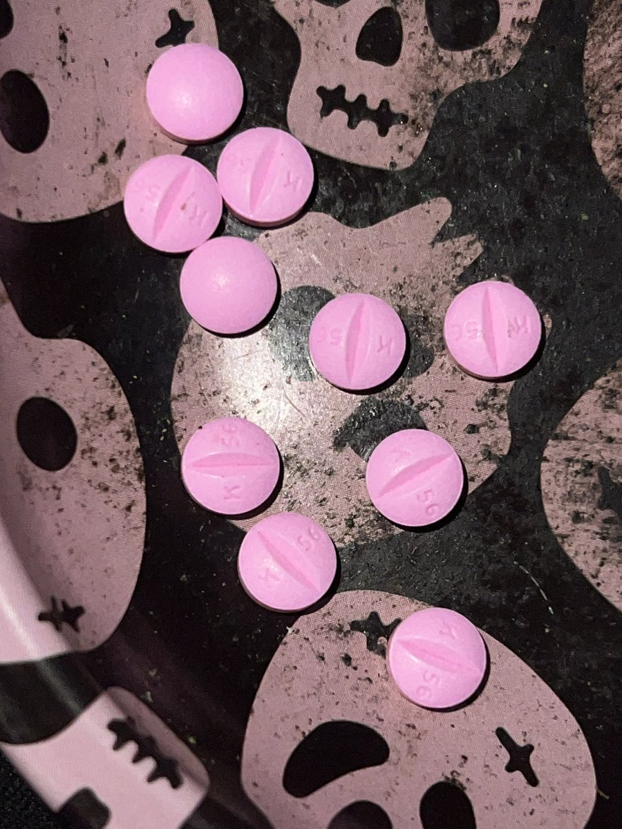 Artistbxjay's tweet photo. Hate having Wanda without Cosmo 🙁 Yall chewing or Sniffin?? #drugtwt #oxy #yercs Pink 10s bring a friend 😍 https://t.co/vGr645Phqo