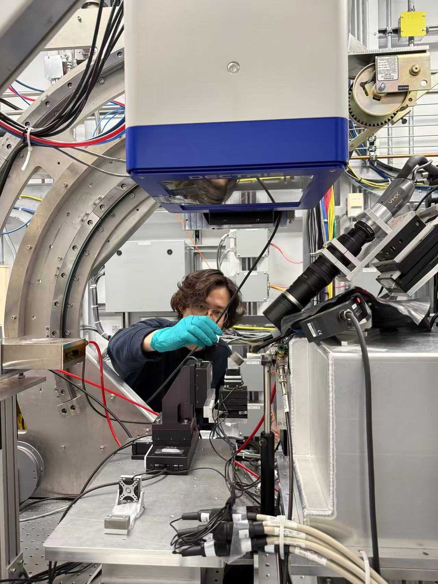 CanadianLightSource tweet media