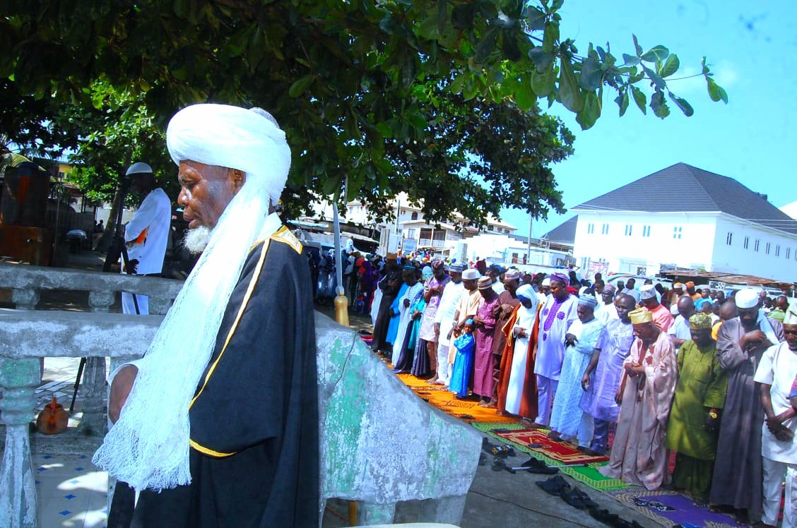Olojede_25's tweet photo. Unity in Faith, Hope in Action

Returning to my usual playground at Ijegun Egba for Eid prayers, I am humbled by the sea of faces joining me. 30 years of prayer here, but this year carries a special significance of divine favor. 🕋✨

As we navigate global and national challenges, my message remains: stay peaceful and prayerful. Under the #RenewedHope mandate, we are fostering the inter-religious harmony that makes Lagos a beacon of excellence.

Together, we are resilient. Together, we are one. 🇳🇬

#EidMubarak #OriadeLCDA #RenewedHope #LagosState #HonOlojede