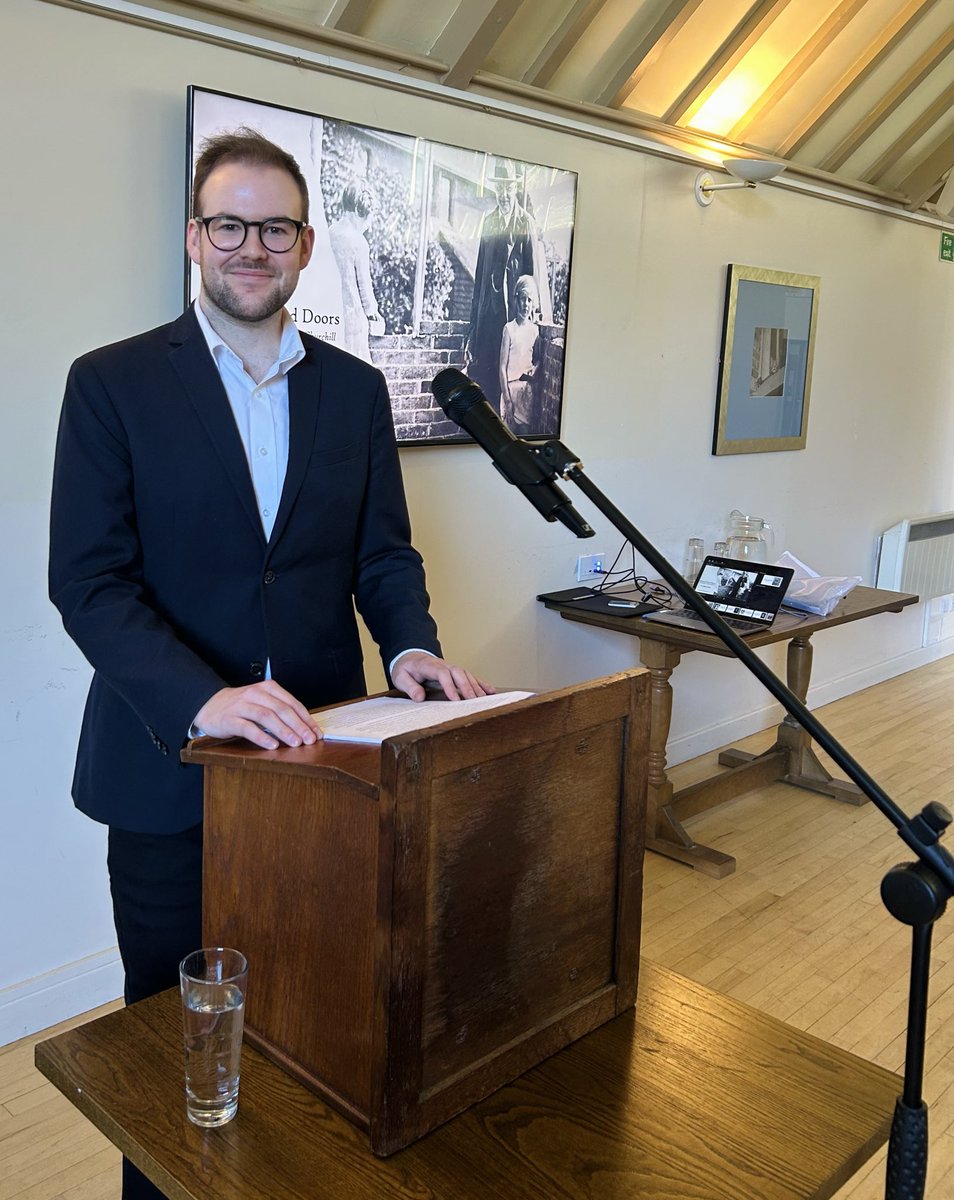 ElliotClark_'s tweet photo. Delighted to have been invited to Chartwell this week to present a talk on Churchill’s family life for the Chartwell Branch of the International Churchill Society. 

It was also an honour to have been awarded an Honorary Membership of the Chartwell Branch. ✌🏼 https://t.co/3w1QiQpuLn