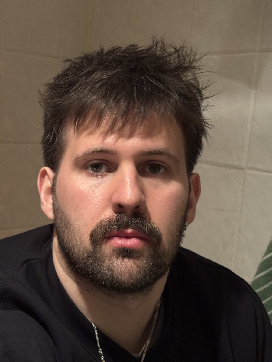 dua lipa’s cousin tweet media