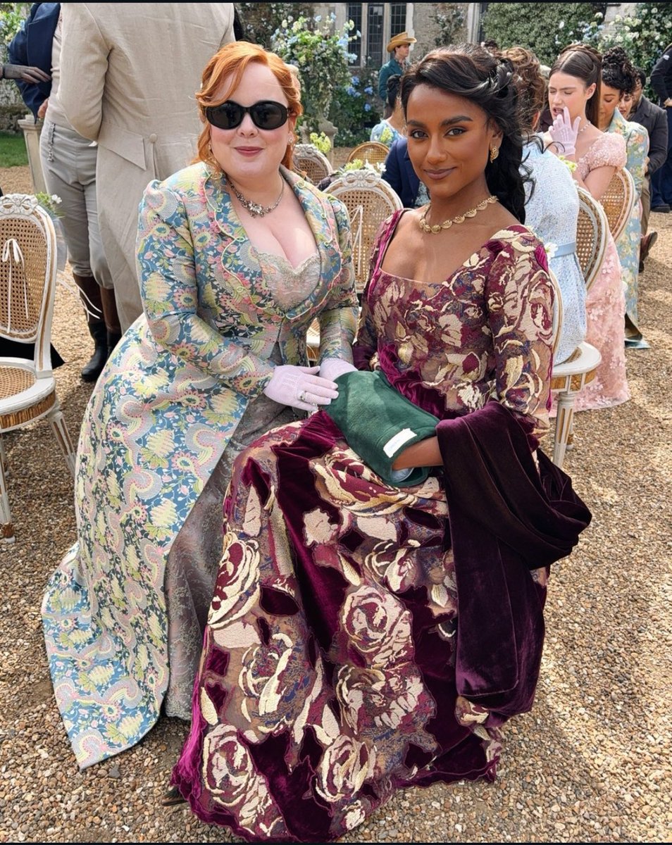 iRis 🐝 👸🏾🤴🏻 tweet media