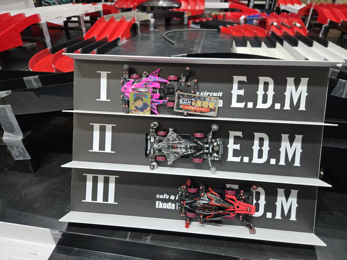 ザキシマ tweet media