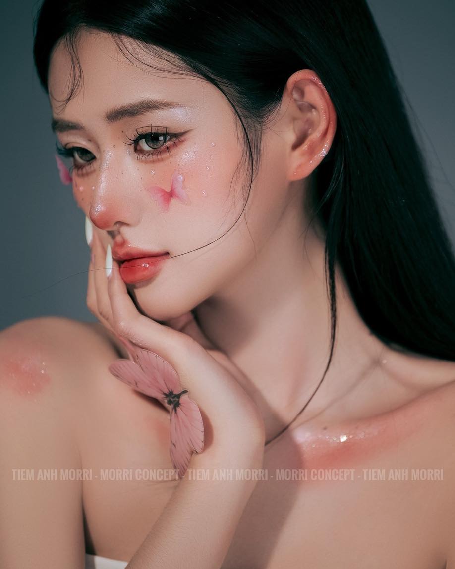 hayley hemmings tweet media