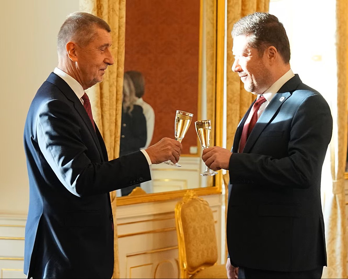 Poslední skaut™ tweet media