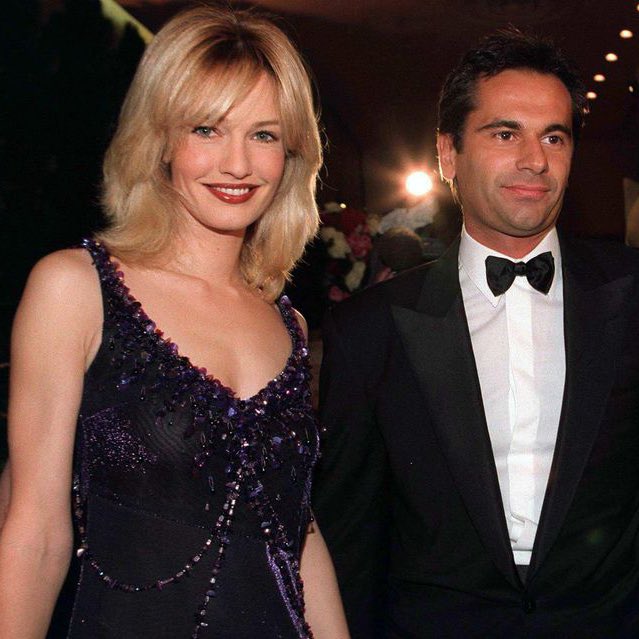 Cultination1's tweet photo. Karen Mulder n'a pas parlé de Jeffrey Epstein en 2001. Elle a dénoncé un réseau d'abus dans l'industrie du mannequinat (agences comme Elite et Next), qui impliquait drogue, viols, exploitation, et des personnalités puissantes (politiciens, policiers, hommes d'affaires, et un membre d'une famille royale européenne). 

Le lien avec Epstein est rétrospectif : deux hommes qu'elle a accusés sont Jean-Luc Brunel (qui a créé MC2 Model Management avec de l'argent d'Epstein et qui a été accusé de trafic pour lui) et Gérald Marie (ex-directeur Europe d'Elite, accusé par de très nombreuses mannequins d'abus et viol). 

C'est pour ça qu'on la qualifie rétroactivement de « première lanceuse d'alerte » sur le réseau qui incluait Epstein, mais pas littéralement sur Epstein lui-même à l'époque.
