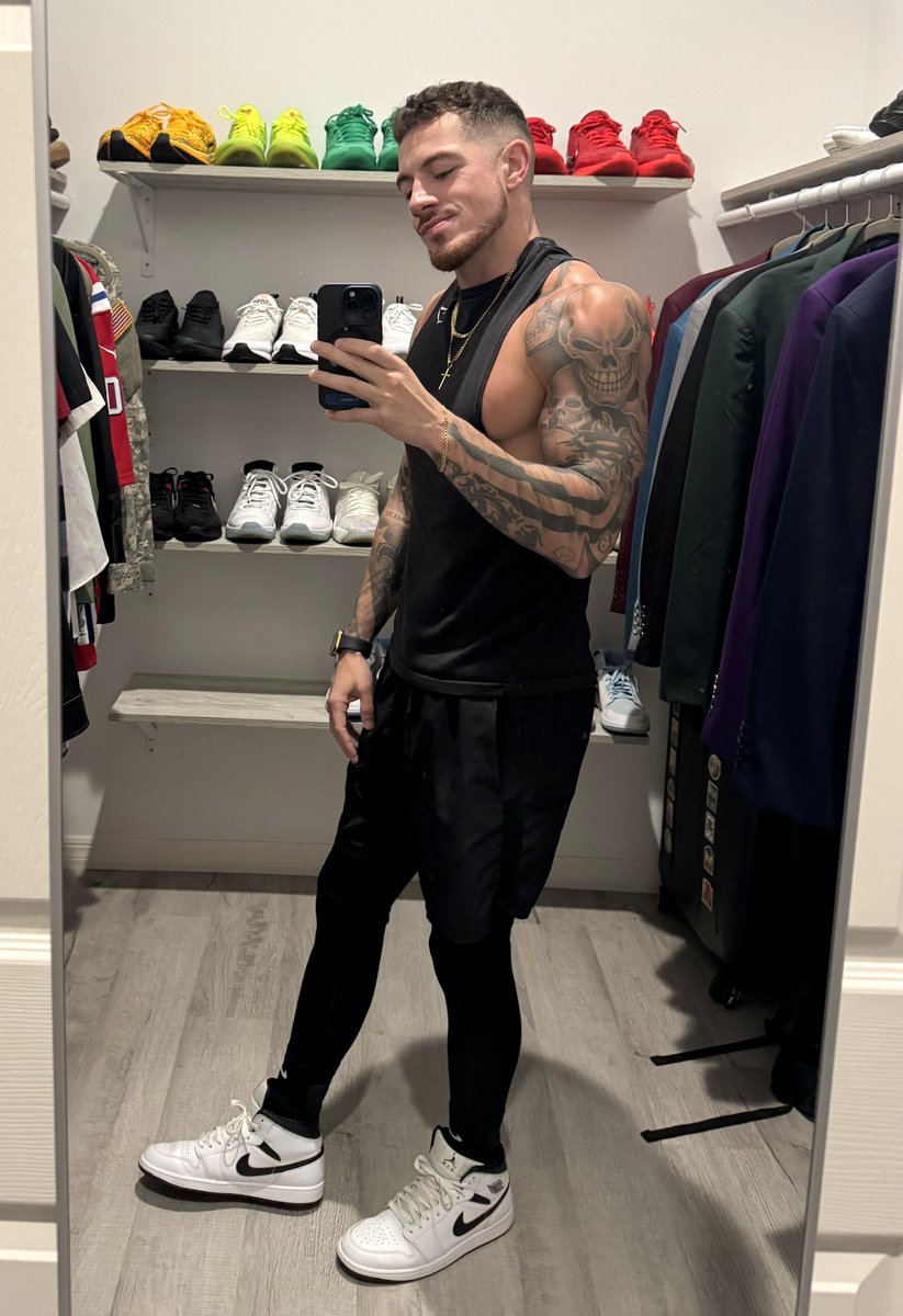 Daddy Shawn 👟 tweet media