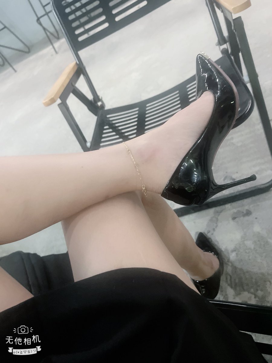 mis_ngocngoc's tweet photo. Tôn thờ và vệ sinh chân của cc m nào mấy con chó đâu hết rồi?? https://t.co/CKm1rXPPCg