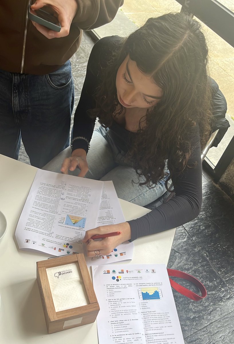 Twitsabel tweet media