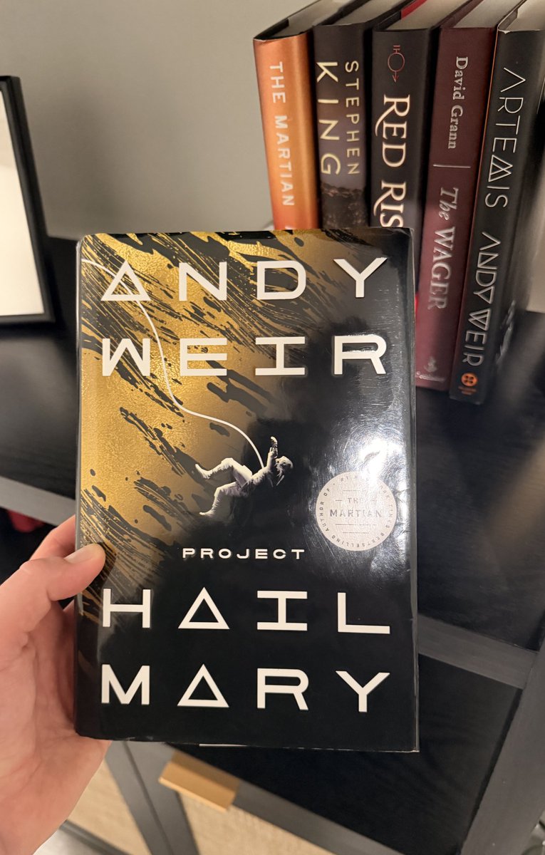 RileyHallaway's tweet photo. Read it. Loved it. Watched it. Loved it. And I obviously had to get the popcorn bucket with the official @projecthailmary mission patch. 

A perfect adaptation of the book @philiplord @chrizmillr @andyweirauthor 

#ProjectHailMary https://t.co/LTNzanp8N9