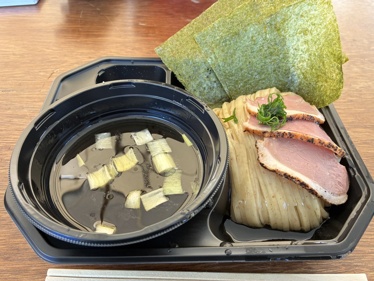 OxA4o's tweet photo. 富山ラーメンフェス気になって来てみた、美味すぎたけど流石に3杯はきつかったな😓
#SUSURUラーメンフェス https://t.co/lfEBGpTQhj