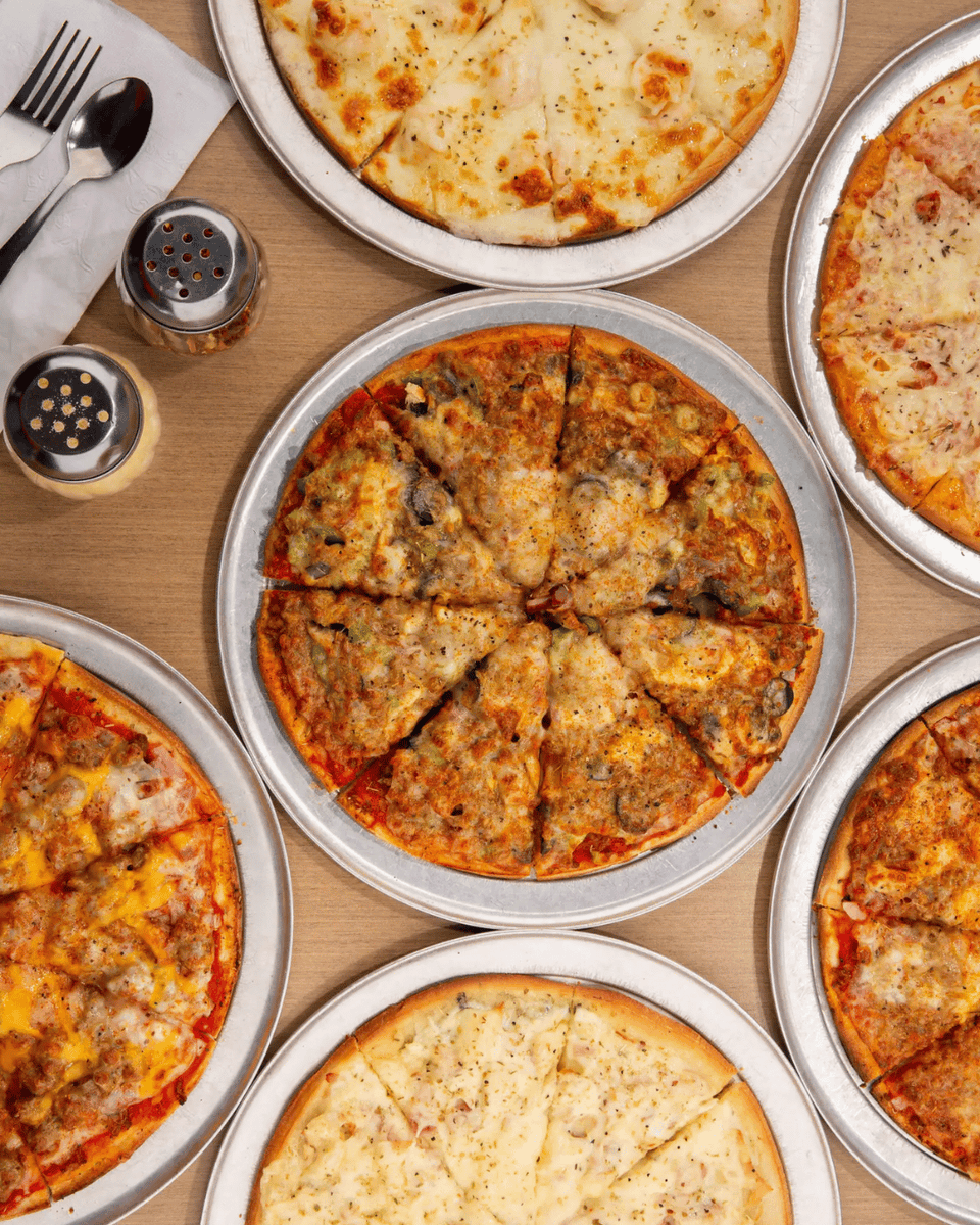 Gaslight_Pizza's tweet photo. Bring your family and friends together for cheesy, saucy perfection. At The Gaslight, every slice brings people closer. Visit us today and enjoy! 🥳 https://t.co/Vvw10SA9HL https://t.co/1jbC1ja3ae