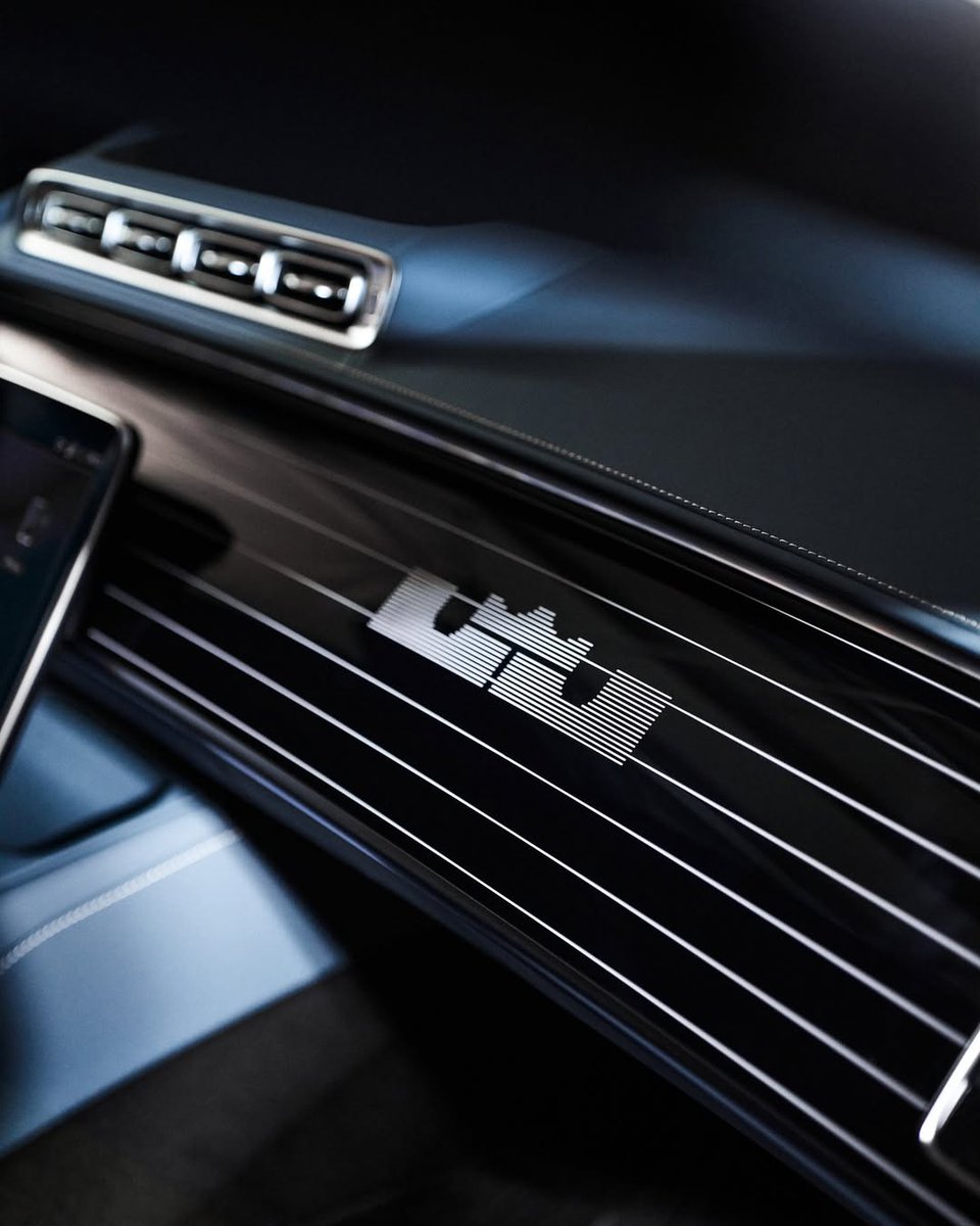 Complex Style tweet media