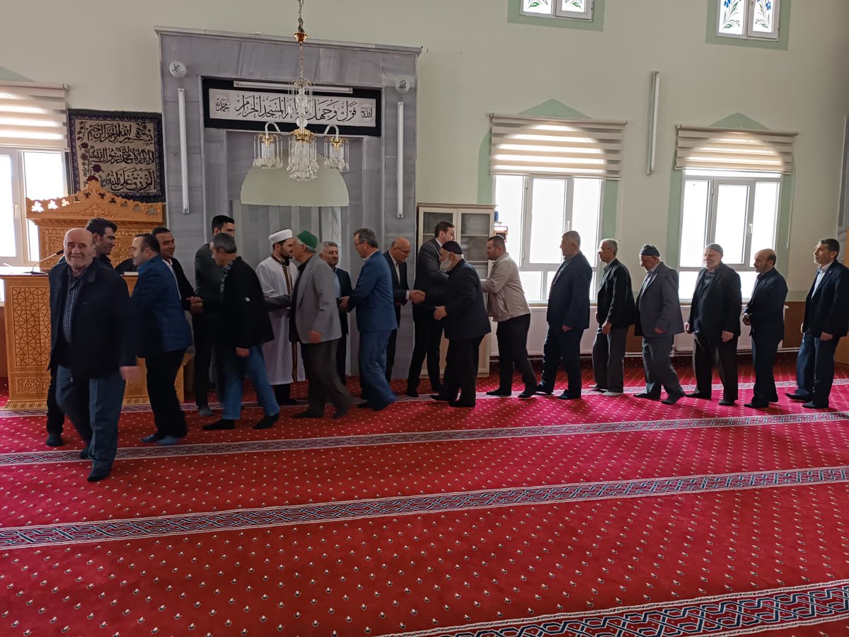 Kaymakamımız Sayın Ali Can YILDIZ, Ali Paşa Camii’nde kılınan bayram namazı ve Akıncılar Merkez Camii'nde kılınan Cuma namazı sonrası vatandaşlarımızla bayramlaştı.