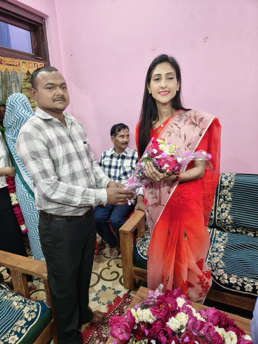 AditiSinghRBL's tweet image. आज रायबरेली सदर विधान सभा क्षेत्र के अयासपुर डीही के पूर्व प्रधान जी एवं जगदीशपुर के पूर्व प्रधान जी से भेंट कर उनका कुशलक्षेम जाना।

इस दौरान क्षेत्र के विकास संबंधी विषयों पर चर्चा हुई।

#Raebareli #SadarVidhansabha