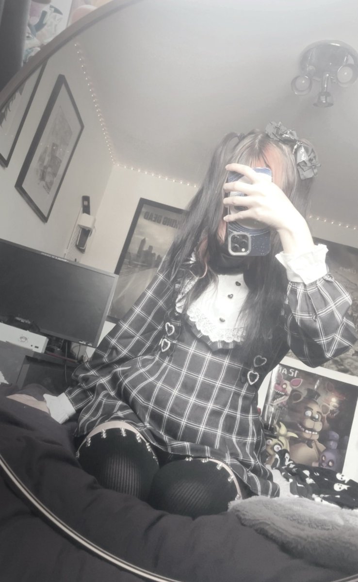 zombiiluvv's tweet image. I got spikey socks :&amp;gt; #jirai #jiraitwt #coord #jiraikei