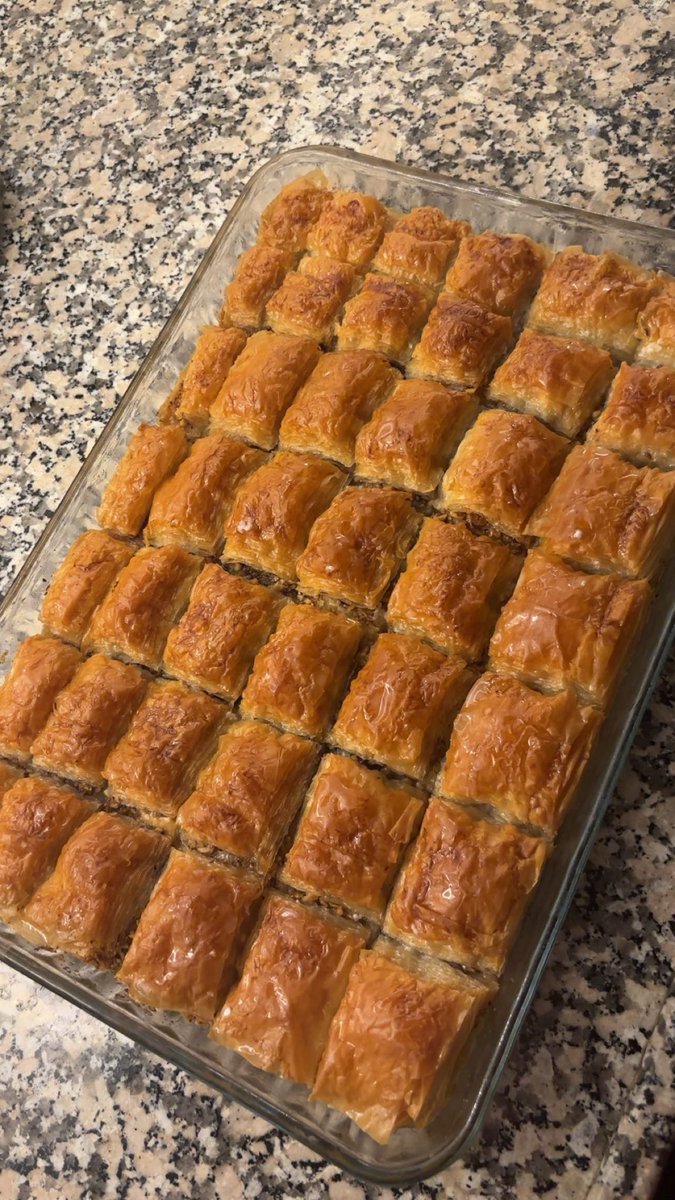 zekkra_a's tweet photo. Deneme baklavasıdır soğuk baklava olacak kendileri 😬🫠
#ramazanbayraminizmübarekolsun https://t.co/8w3j5zbI3v