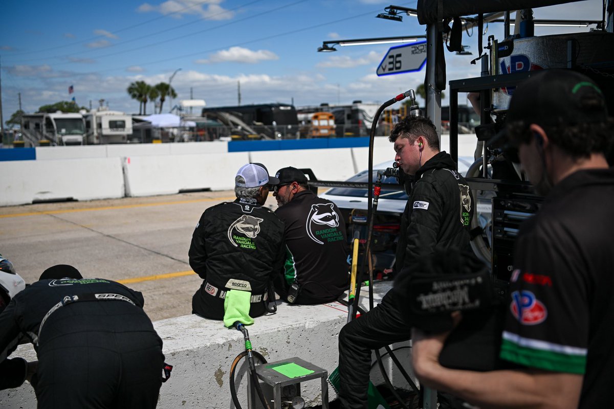 Random Vandals Racing tweet media