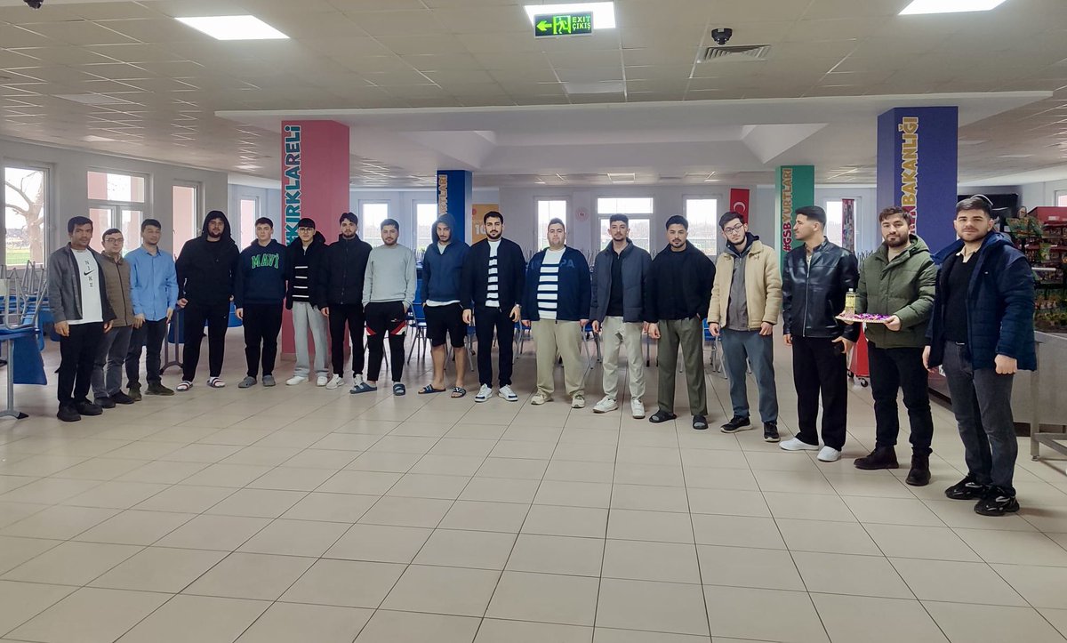 Kirklareli_KYGM's tweet photo. 📍Şemseddin Sami Yurdu

Bayramın bereketini ve neşesini öğrencilerimizle paylaştık.☺️

Düzenlediğimiz bayramlaşma ve kahvaltı buluşmamızda gönülleri birleştirdik, bayram coşkusuna ortak olduk.✨
#GSBYurtları https://t.co/Sym2fC4xFM