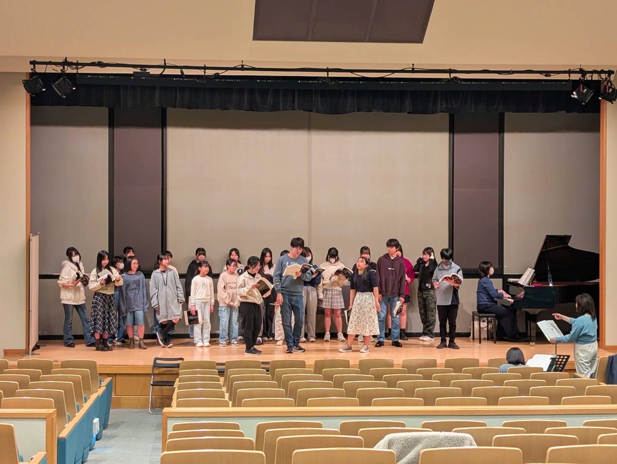 fss_gasshou's tweet photo. 定期演奏会に向けて集中練習がスタートしました！🎶 練習の時間がぐっと増えます。
そしてみんなでランチ🍽️ 楽しく、美味しくいただきました！
本番に向けて、少しずつ仕上がってきています✨ https://t.co/C4HLecgiYC