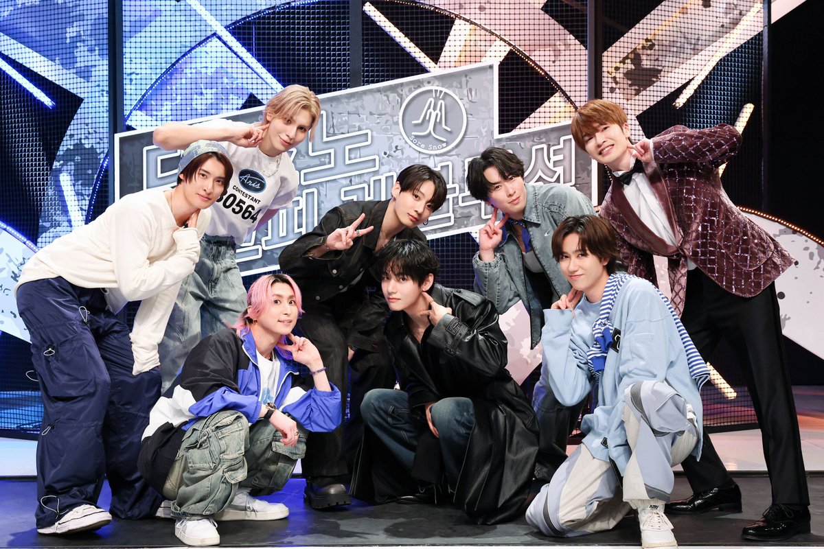 jiminievenus's tweet photo. — #JUNGKOOK &amp; #TAEHYUNG de BTS aparecerán en el programa Japonés "Snow Man"

« Viernes 03 &amp; 17 de Abril »
04:00 AM 🇸🇻🇳🇮🇬🇹🇨🇷🇭🇳🇲🇽
05:00 AM 🇵🇦🇪🇨🇵🇪🇨🇴🇨🇺
06:00 AM 🇩🇴🇧🇴🇵🇷🇻🇪
07:00 AM 🇺🇾🇦🇷🇧🇷🇨🇱🇵🇾
 11:00 AM 🇪🇸

Mas información ↓ https://t.co/hXX47vrbth