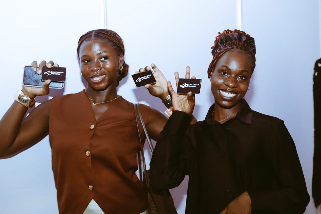 Ari3s photography tweet media