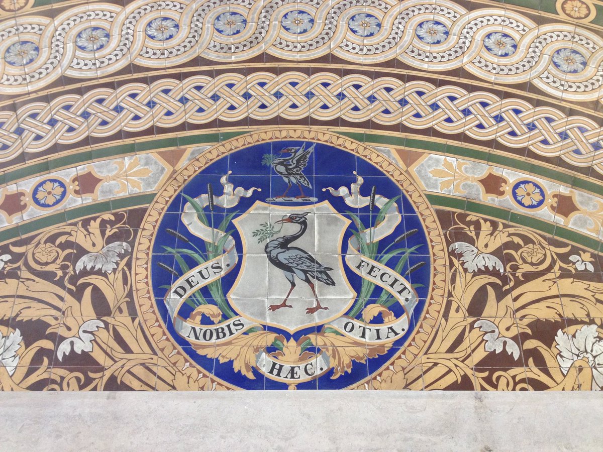 JPAGrundy's tweet photo. @F0reverEvert0n It does look well with a blue surround, like on the tiled floor at St George's Hall. https://t.co/3Heb3qNvlW