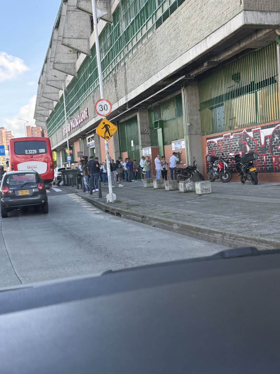 DOUBLEWHITE tweet media