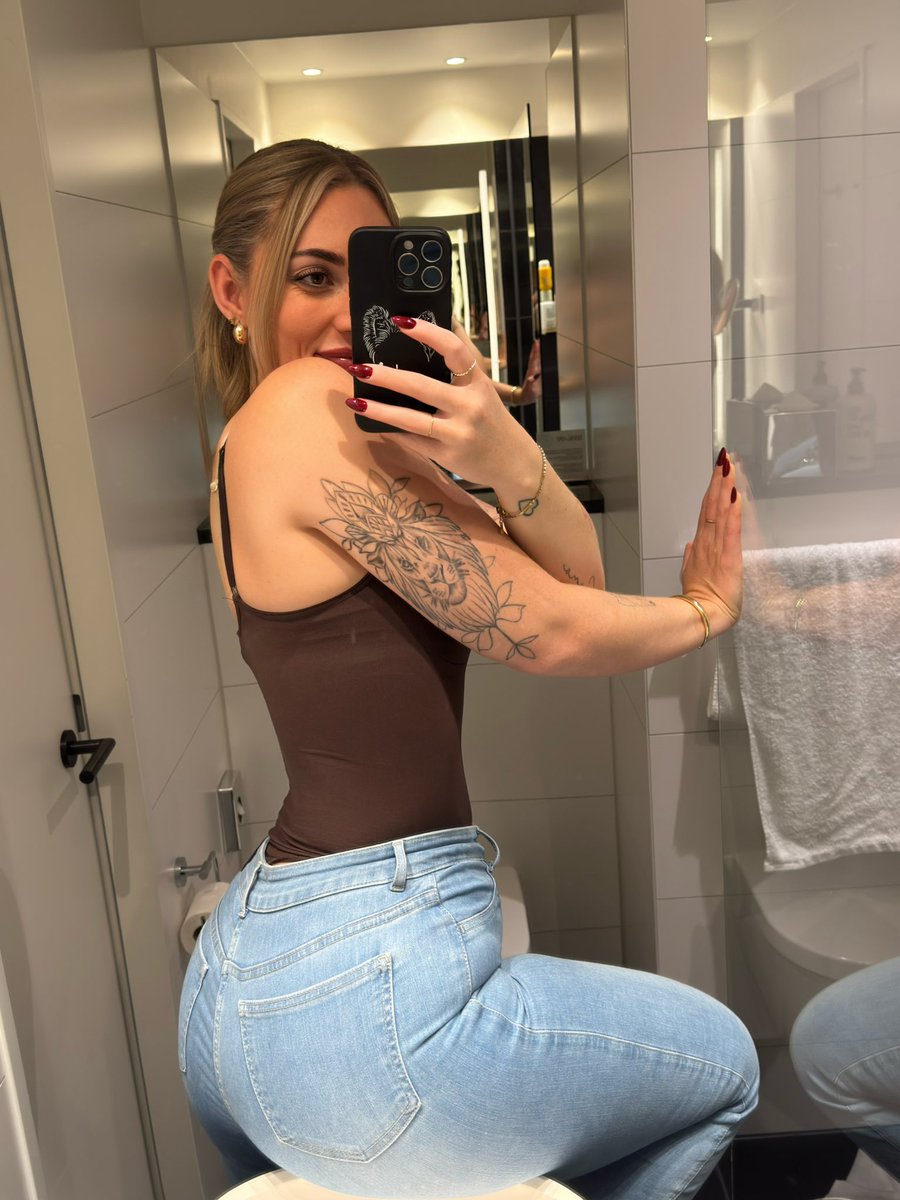 ᴇᴍɪʟɪᴀ ᴍᴀʀɪᴇ tweet media