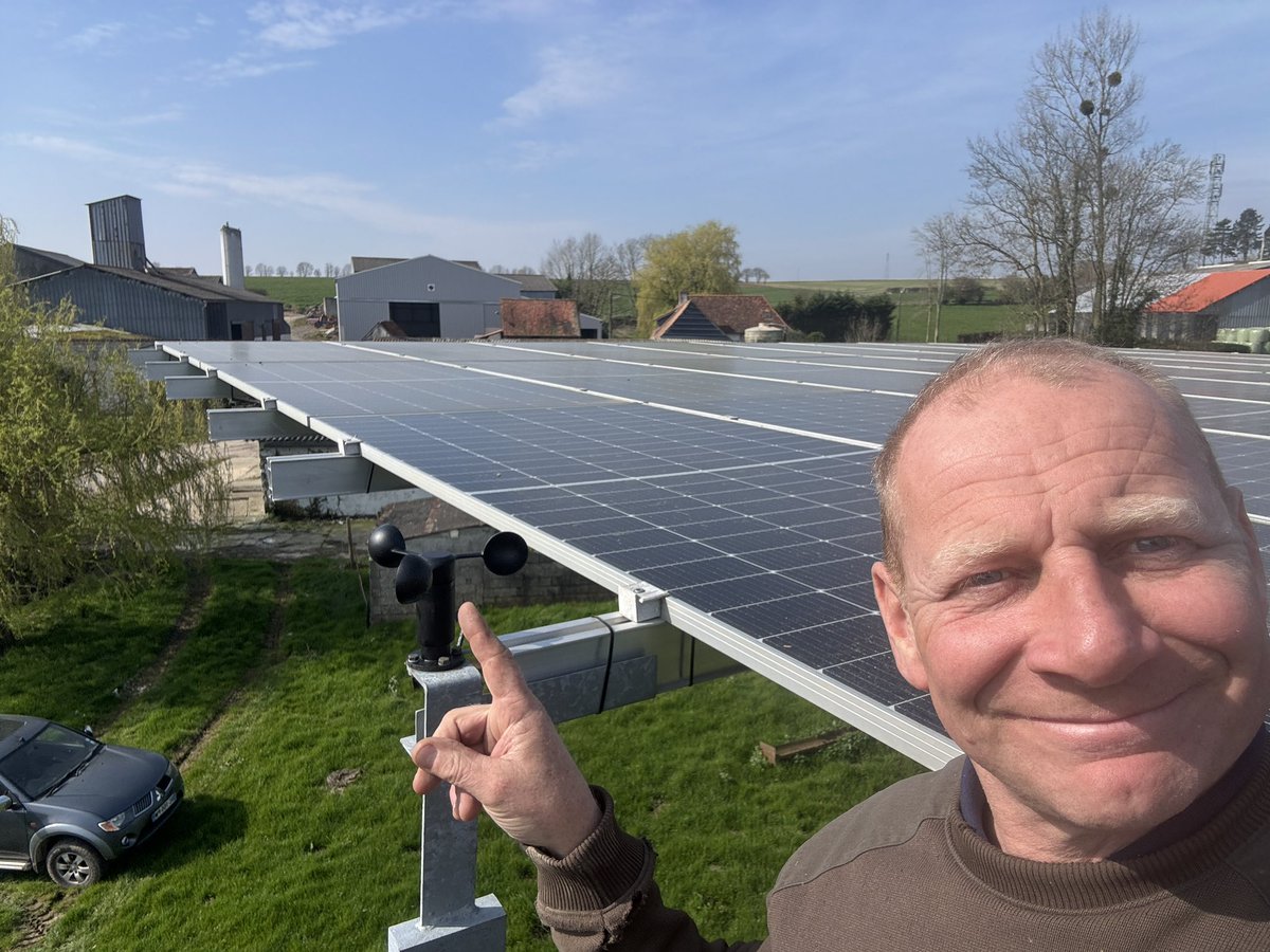 delaporte62's tweet photo. Aujourd’hui c’est réparation anémomètre de chez #okwind production inférieur de 40 % sans le tracking !! #alaferme https://t.co/SiM2x1o4RW
