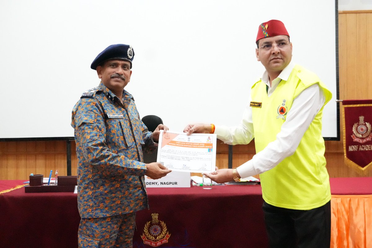 NDRF Academy conducted a valedictory function of Hazmat, USSR Course, Basic Life Support  and Training of Trainer  course for CD at Civil Lines and Sura Devi Camp.
Brig R Sathya Narayanan Director NDRFA handed over certificates to 148 responders.
#NDMA
#NDRFHQ
#CivilDefence