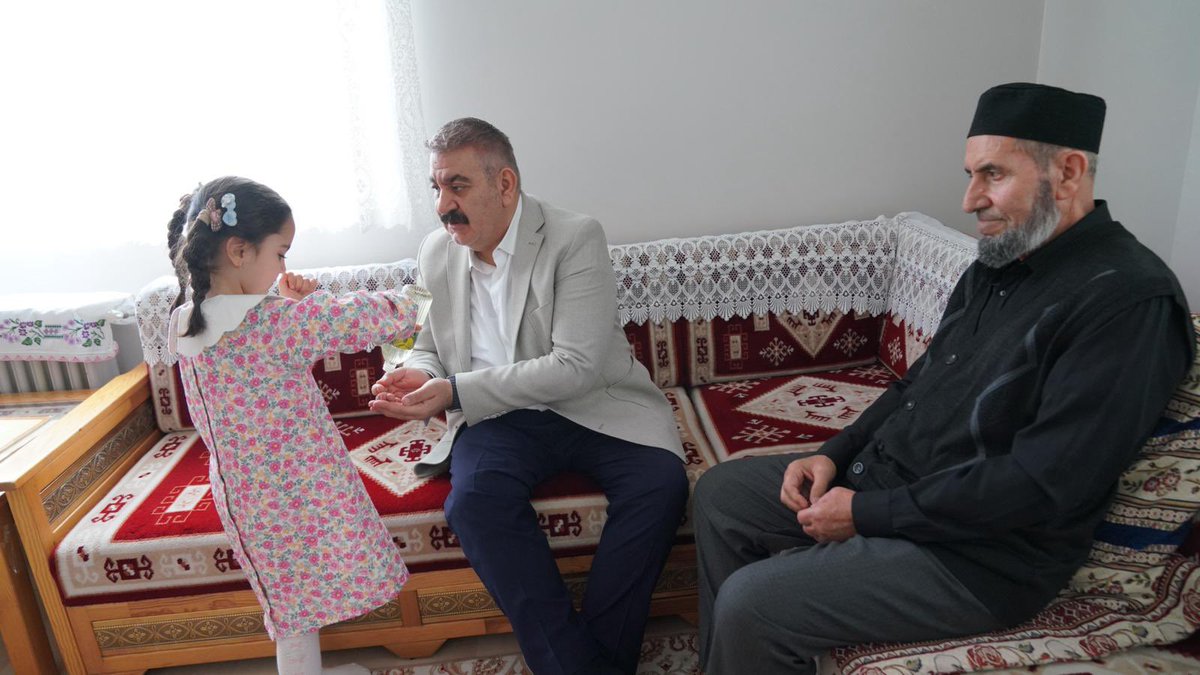AvMuhammetSunar's tweet photo. • Bayram münasebeti vesilesiyle camiamızın değerli simalarından Yasin Şorsu’yu evinde ziyaret ettik. Yasin Ağabey’e Rabbimizden şifalar diliyoruz. @mustafademir @abuyukgumus @avibrahimK @DurmuKilic https://t.co/ifZ2MKlnMH