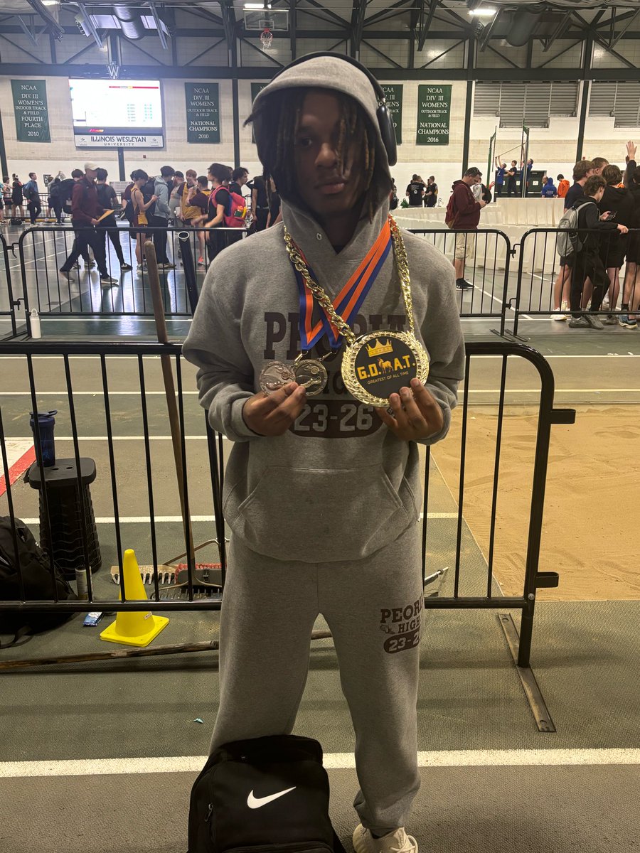 PeoriaHighTrack's tweet photo. C/o 2026 Melvin “melo” Jenkins blazes for a win in the 60m and followed it up with a top 3 finish in the 200m. Also GOAT of the meet for our sprints crew.
60m -6.94 sec
200m -23.58 sec https://t.co/iBZBxWRjS0