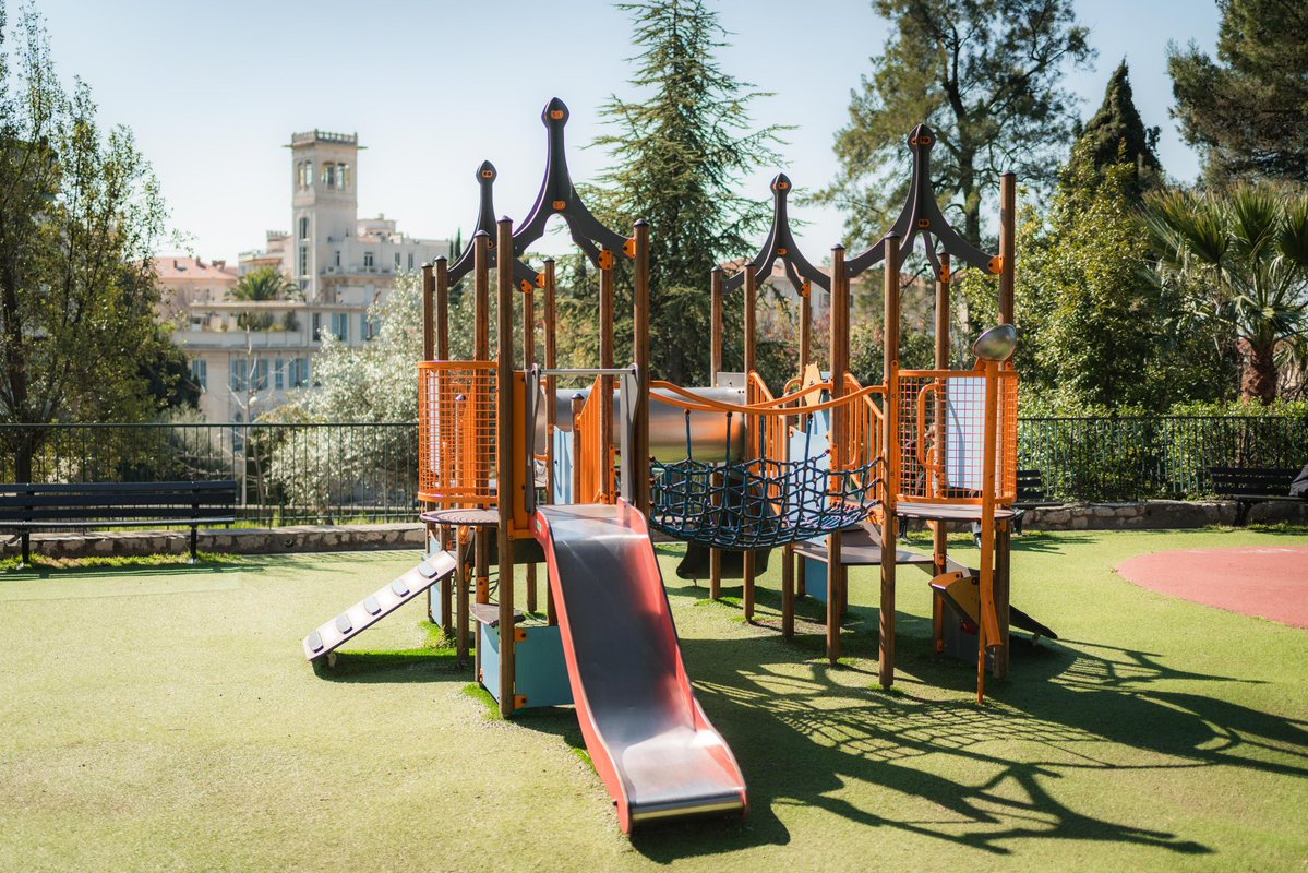 Christian Estrosi tweet media