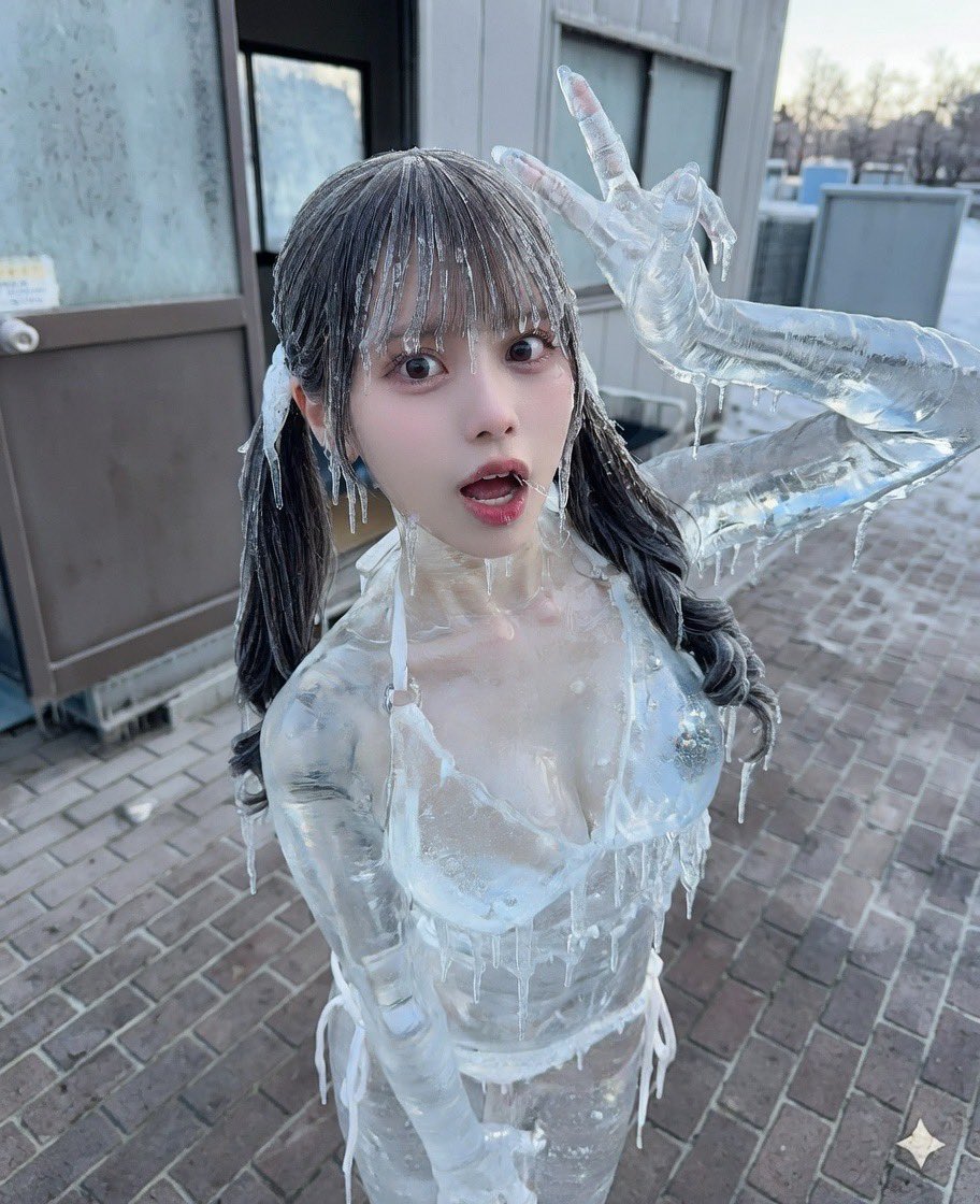 Cryokinesis1119's tweet image. 水着の女性が透き通る氷の像へと変化する

#asfr 
#petrification
#frozen
#氷漬け
#氷像化
#固め