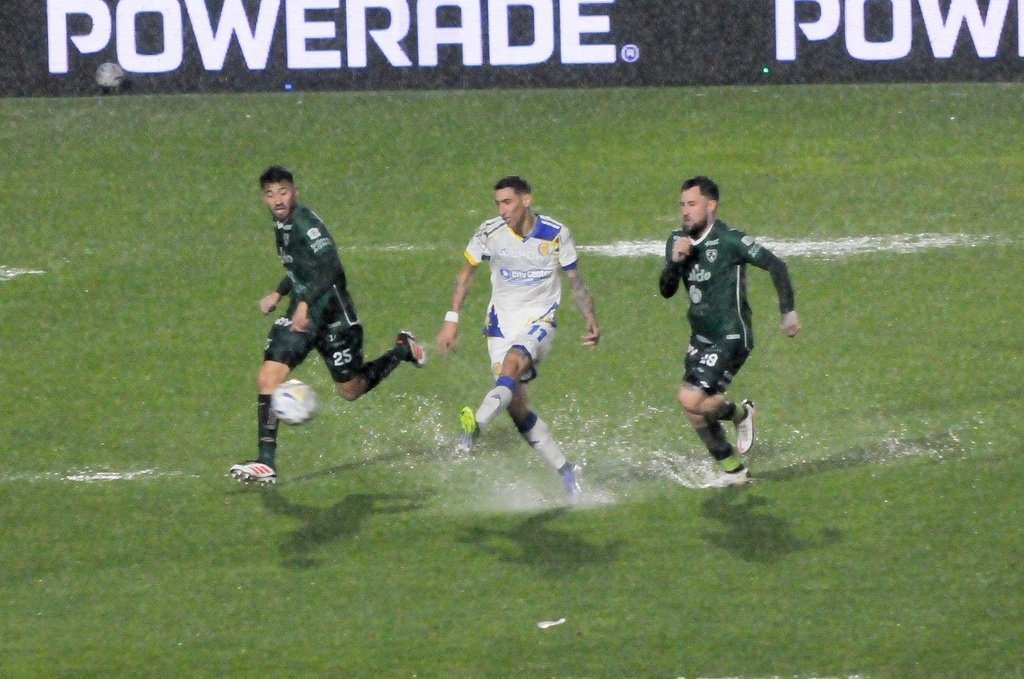 Dejo todo para volver al barro. En su casa, con su gente y por la gloria eterna. 

20 años después,vamos por la Libertadores.