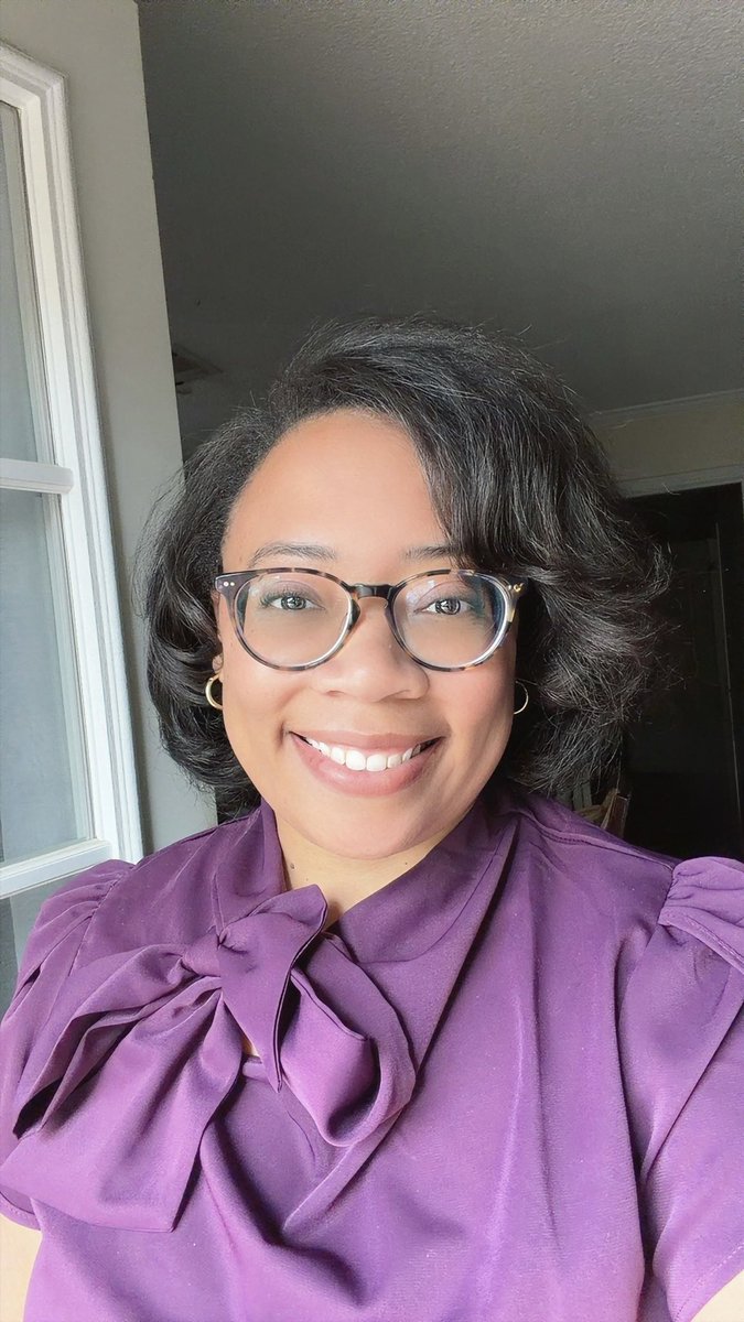 Claire Huxtable 👑 tweet media