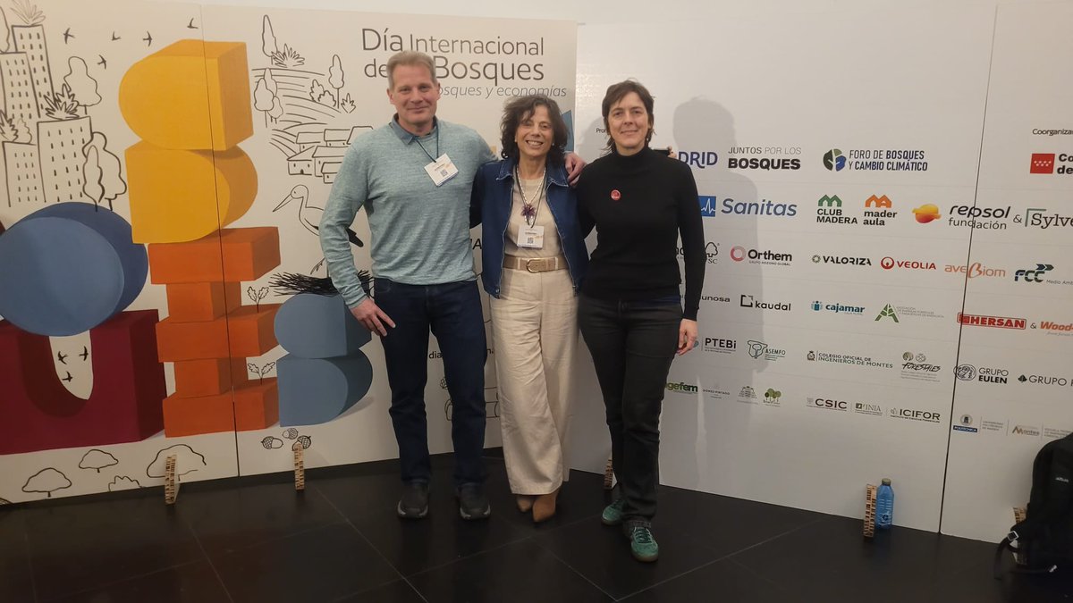 agrestascoop's tweet photo. Clausura de la primera sesión de las Jornadas técnico-divulgativas del #DíaInternacionalDeLosBosques 2026 en #Madrid

@quecoak y @beadetorre de AGRESTA con @asun_camara, coordinadora de https://t.co/mlJ5CaKwjF

Gran trabajo organizativo, enhorabuena a @JuntosxBosques y @InfoFBYCC https://t.co/HSYjkRe3x5
