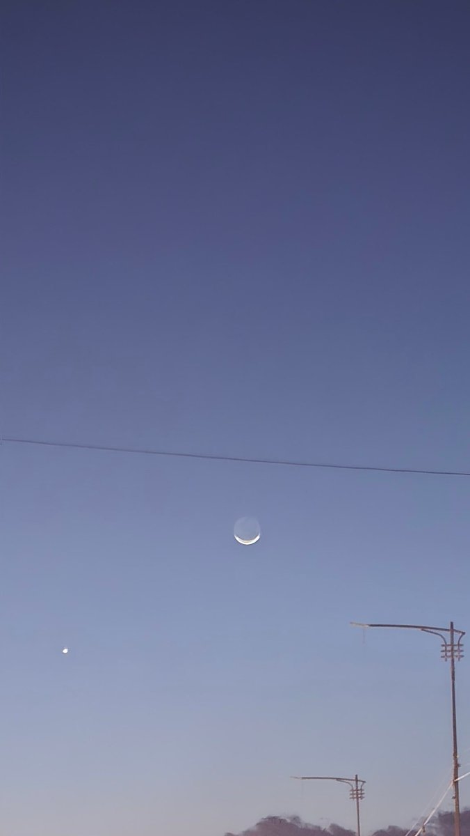 MKPaktis's tweet photo. Moon on the 2nd Day of Eid ul ftir
Kabul, Afghanistan https://t.co/DwCZXXUdqP