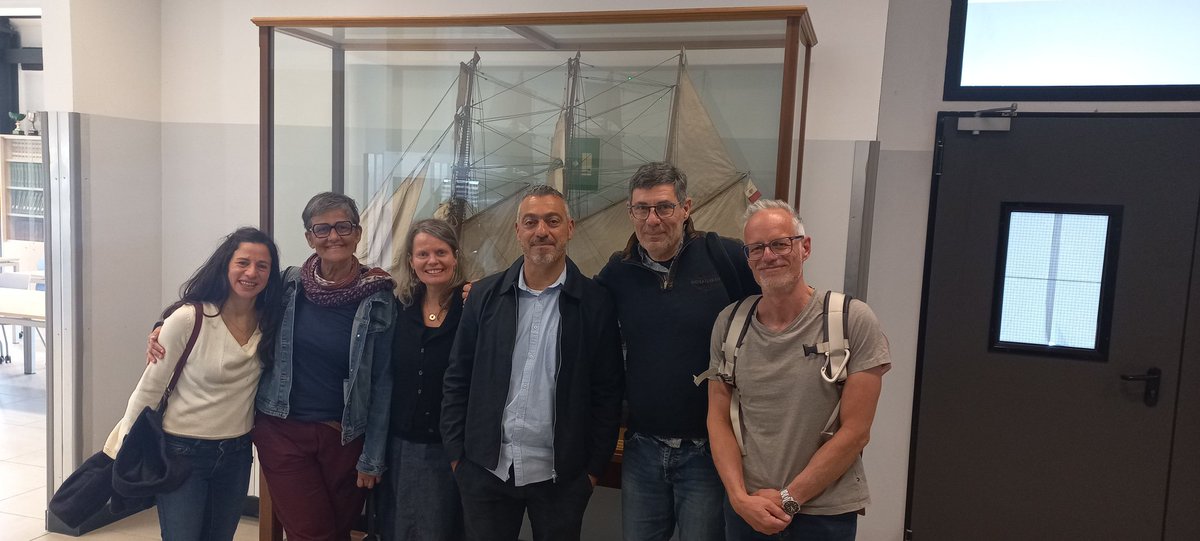 LaurentPoli115's tweet photo. 5ème jour à Gênes. Visite du lycée naval San Giorgio. Présentation des projets développés au lycée, séance de préparation au test d'admission à l'université en 5ème année et échange avec le proviseur,en particulier, sur les modalités du SOS maths après les cours #peer2formaths https://t.co/vNU2tLAePq