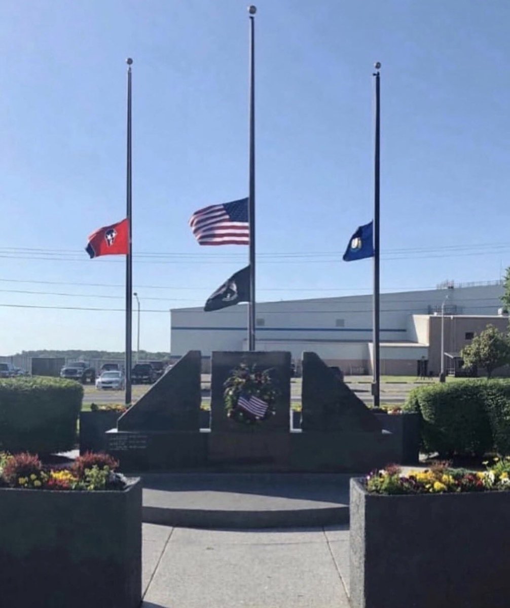 op_hawkeye's tweet photo. 3.20.1983 ~ PFC Gregory Eichner ๐บ๐ธ
#OpHawkeyeRemembers #GregoryEichner #TaskForce160 #159AviationBattalion #EichnerHall #NSDQ #USASOAC #supportourSOFcommunity #Operation_Hawkeye
๐ https://t.co/vl1SuEOdFQ
๐ฐ https://t.co/3e1LeJyarD https://t.co/ppzA0FRAcQ