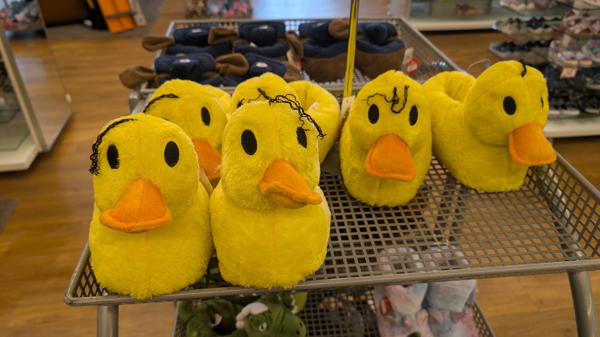 Hiji Fjoersk (Art/Storytelling) tweet media