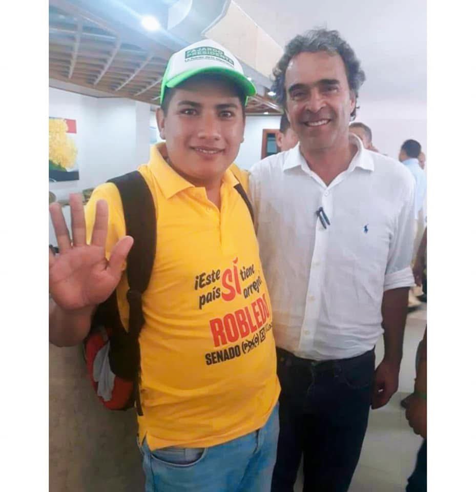 <a href="/fredyparada90/">Fredy Fernando Parada</a> <a href="/IvanCepedaCast/">Iván Cepeda Castro</a> <a href="/DELAESPRIELLAE/">DE LA ESPRIELLA STYLE</a> <a href="/PalomaValenciaL/">Paloma Valencia L</a> Voy por este