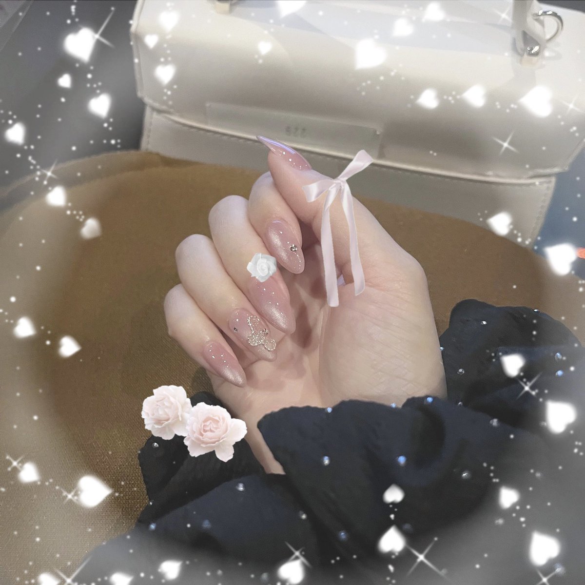 12時にみんなが格闘してる中()優雅にネイル行ってたんだけど、
もう4月通り越して5月の参戦ネイル考えてる😇
ちびVカット可愛過ぎる〜🥲💎💅🏻✨