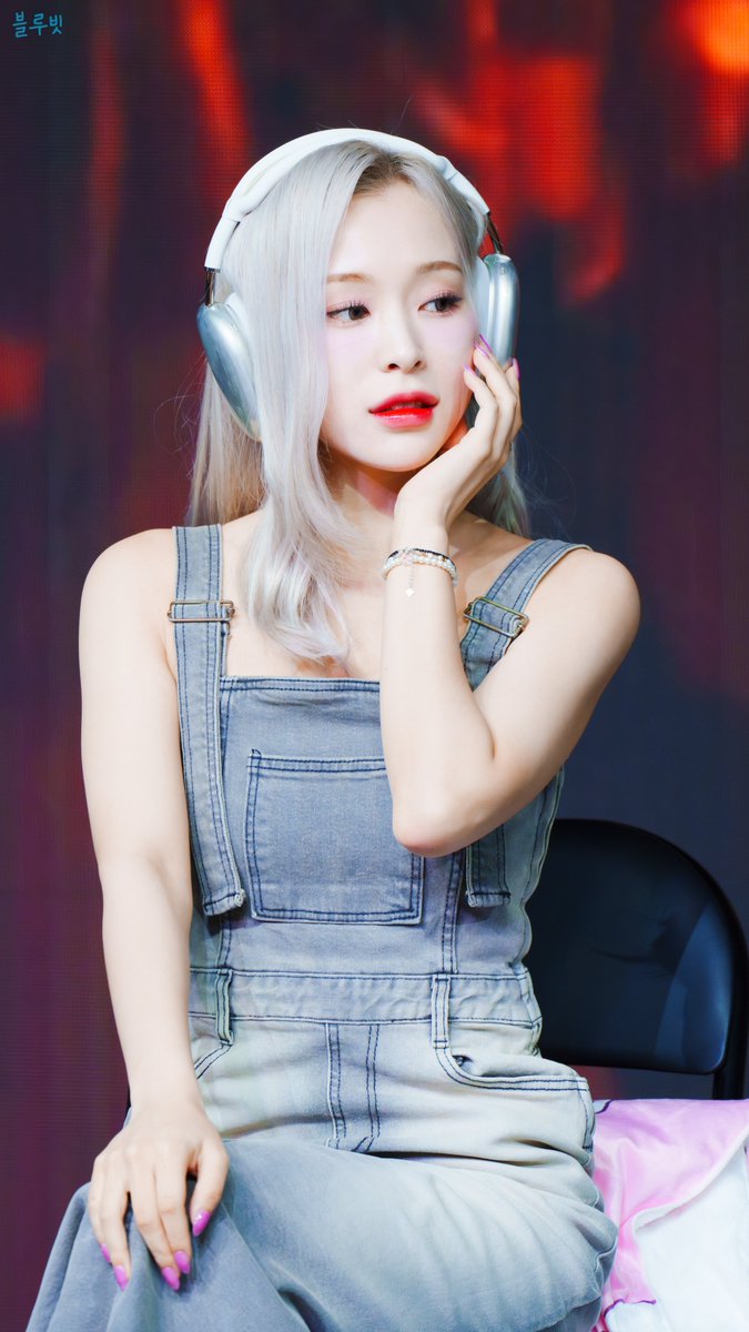 [✏️] Gahyun no fansign Who's Fan da era 'JUSTICE' (09/08/24):

De headphones

#Gahyun #Dreamcatcher #드림캐쳐 <a href="/hf_dreamcatcher/">드림캐쳐 Dreamcatcher</a>

© bluebit1234