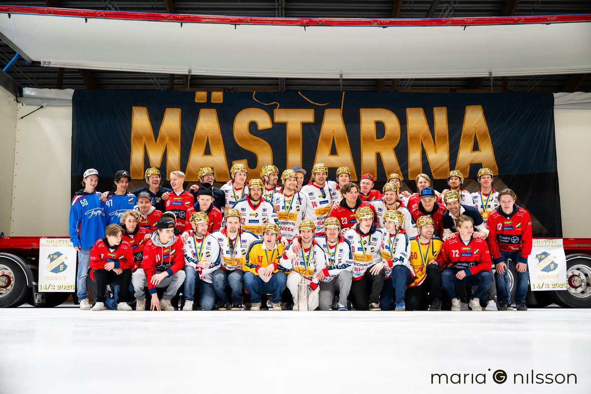 MariaGNilsson's tweet photo. Jädra härlig och mindre nervös fredag den här fredagen. 🤩 #svbandy #bandy #edsbyn #smguld https://t.co/547FpafSps