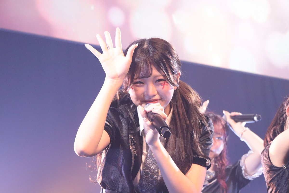 guraguramon's tweet image. LIZZ㌠では『王道アイドル』という言葉が一番しっくりくるるかﾁｬﾏ🤗
いつもニコニコ明るい笑顔でステージに立ち、コロコロ変わる表情で歌って踊るるかﾁｬﾏの姿は『アイドル』そのものだと思ってます💃
#るかと夢見る
#LIZZ