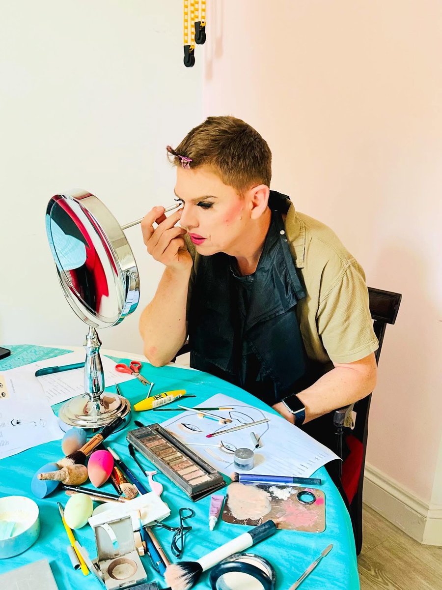jamesadisai's tweet photo. 😍Atmosphere at our makeup  personal makeup lessons at our studio Islington London
Giving tutorial by our mua James Adisai @jamesadisai 
Check our available lessons: https://t.co/csuJ5XLesU
#makeuplessons #makeuplessonlondon #makeuplessons #makeuptutorial #makeupclass https://t.co/8IMurHRAMI